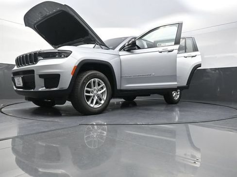 Used 2025 Jeep Grand Cherokee L Laredo AWD/4WD image 32