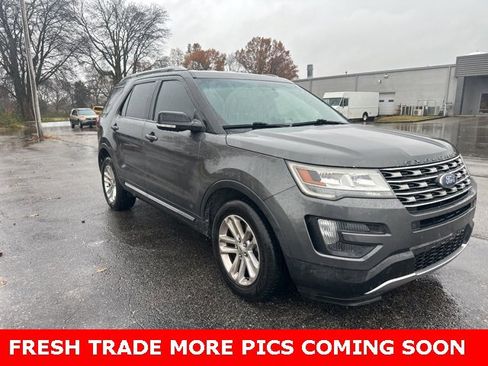 Used 2016 Ford Explorer XLT image 4