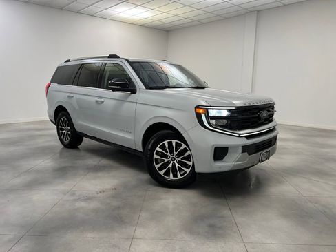 Used 2025 Ford Expedition Platinum image 1