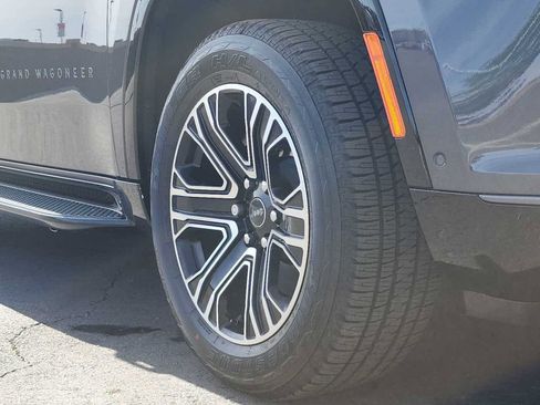 New 2026 Jeep Grand Wagoneer L 4WD w/ Premium Group I image 18