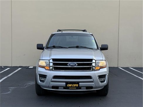 Used 2017 Ford Expedition XLT image 3