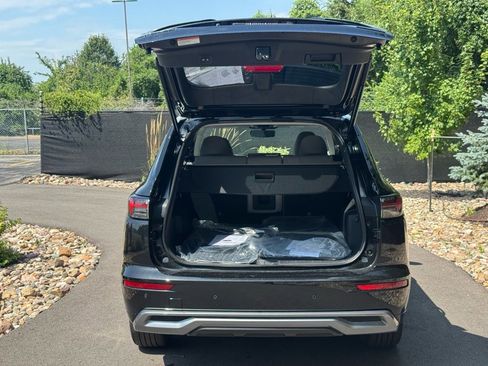 New 2025 Mitsubishi Outlander AWD image 17