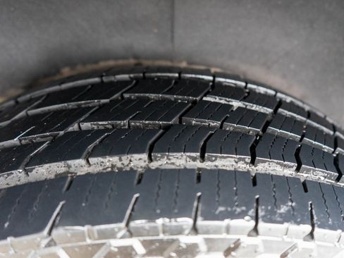 Used 2022 GMC Yukon AT4 w/ Technology Package image 39