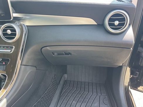 Used 2019 Mercedes-Benz GLC 350e 4MATIC image 27