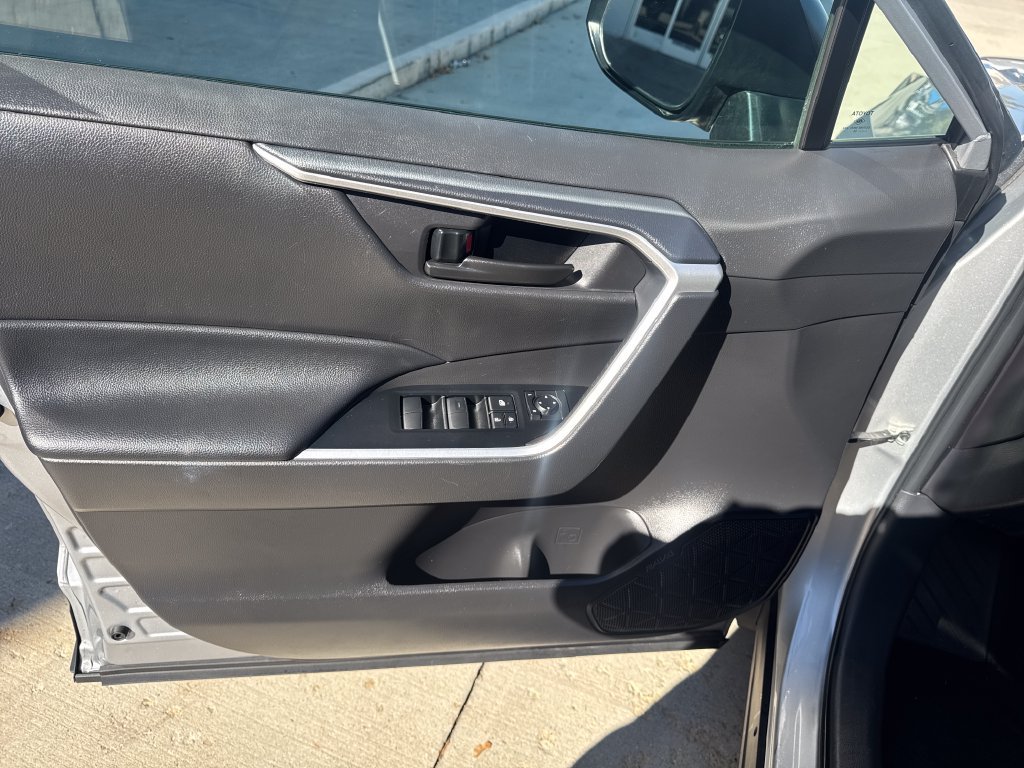 Used 2025 Toyota RAV4 LE AWD/4WD image 10