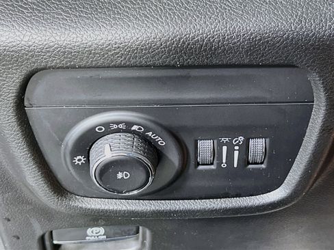 Used 2023 Jeep Grand Cherokee L Limited w/ Luxury Tech Group II AWD/4WD image 10