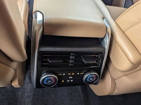 Used 2023 Land Rover Range Rover SE image 18