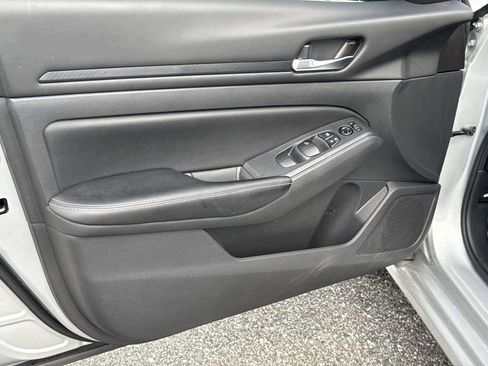 Used 2024 Nissan Altima 2.5 SV image 17