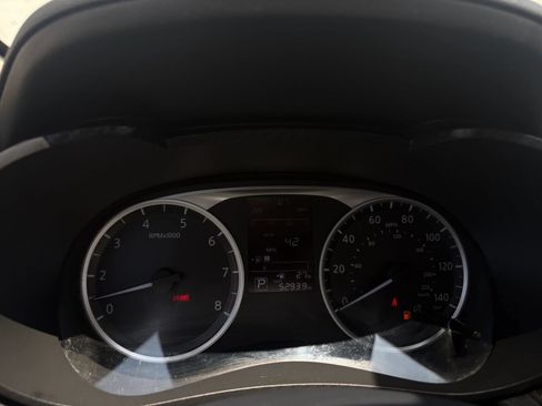 Used 2022 Nissan Versa S FWD image 12