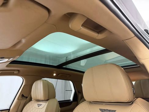 Used 2017 Bentley Bentayga AWD/4WD image 9