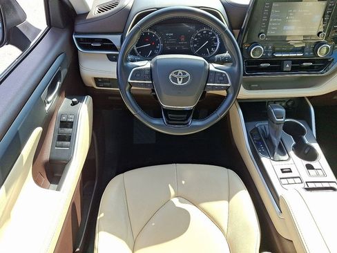 Used 2021 Toyota Highlander XLE image 13