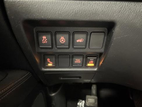 Used 2020 Nissan Pathfinder Platinum image 26