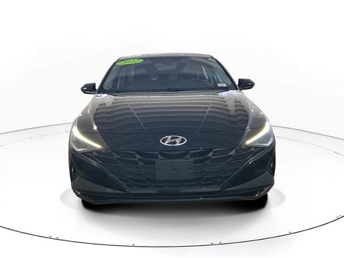 Used 2022 Hyundai Elantra SE image 2
