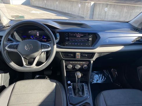 Certified 2024 Volkswagen Taos SE image 11
