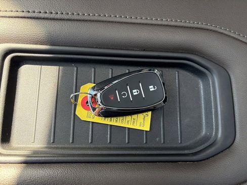 Used 2022 Chevrolet Suburban LT w/ LT Signature Package image 23