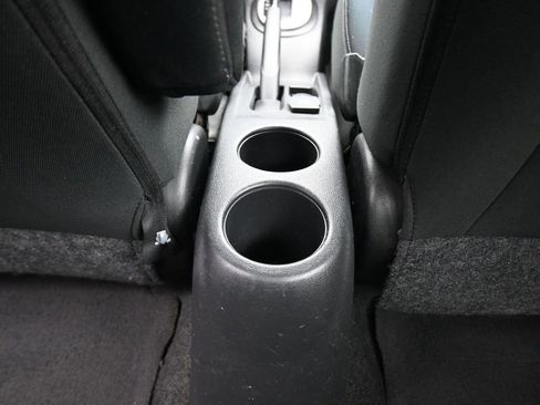 Used 2015 Nissan Versa SV image 27