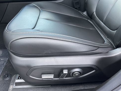 New 2025 Jeep Grand Cherokee Limited w/ Black Appearance Package image 28