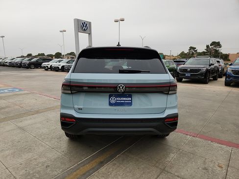 New 2026 Volkswagen Taos SE image 6