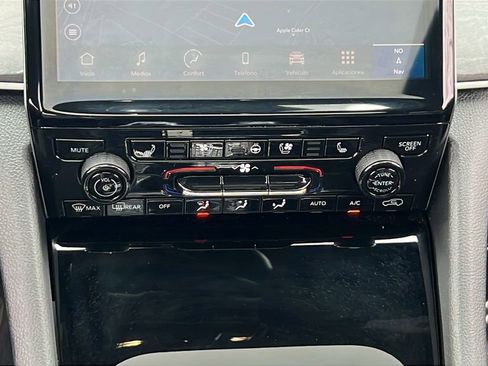 Used 2024 Jeep Grand Cherokee L Limited w/ Luxury Tech Group II image 23