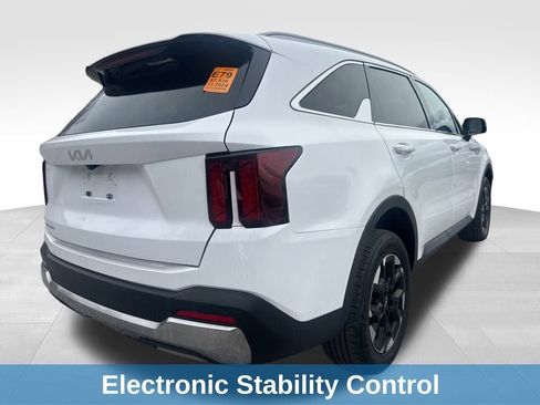 Used 2024 Kia Sorento S image 9
