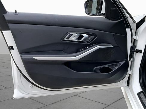 Used 2020 BMW 330i Sedan w/ Convenience Package RWD image 25
