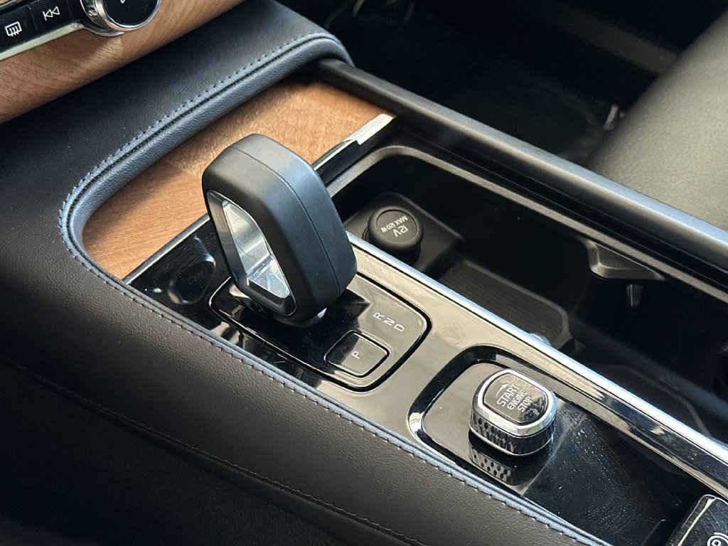 Certified 2024 Volvo XC90 T8 Plus AWD/4WD image 22