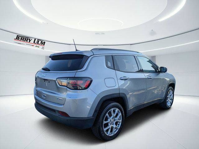 Certified 2023 Jeep Compass Latitude w/ Sun and Sound Group AWD/4WD image 3