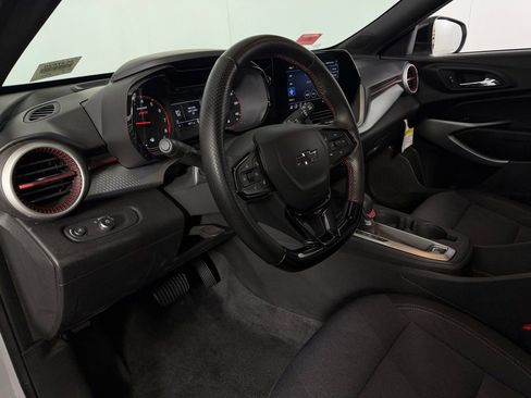 Used 2025 Chevrolet Trax RS w/ Sunroof Package image 20