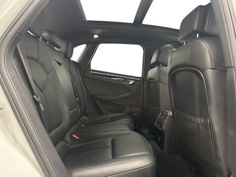 Used 2018 Porsche Macan AWD/4WD image 17