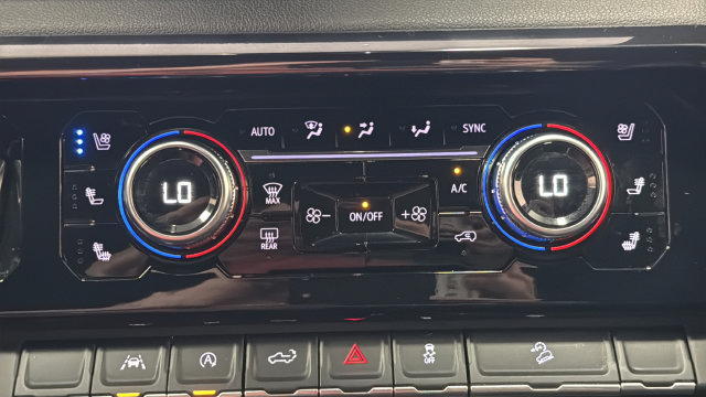 Used 2022 GMC Sierra 1500 AT4 w/ AT4 Preferred Package AWD/4WD image 17