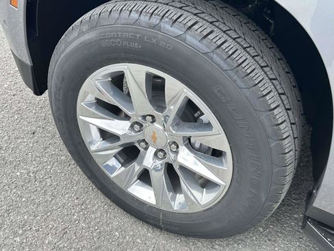 New 2026 Chevrolet Suburban Premier AWD/4WD image 9
