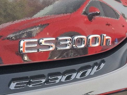 Certified 2024 Lexus ES 300h w/ Premium Package image 24