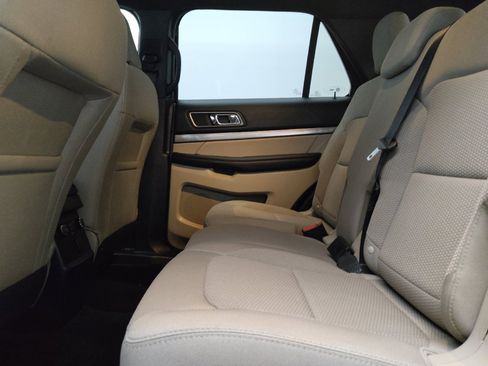 Used 2018 Ford Explorer XLT w/ Equipment Group 201A FWD image 18