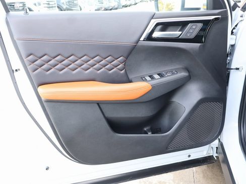 Used 2024 Mitsubishi Outlander SEL image 11