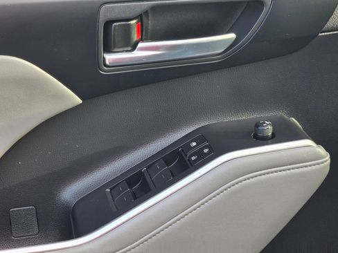 Used 2023 Toyota Highlander XLE image 15