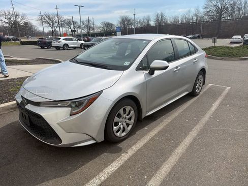 Used 2022 Toyota Corolla LE w/ Carpet Mat Package (TMS) image 2