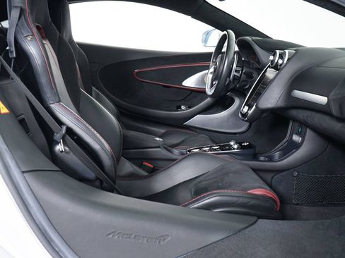Used 2022 McLaren GT RWD image 29