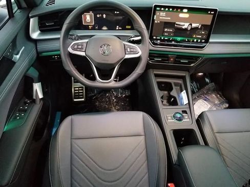 New 2026 Volkswagen Tiguan SE R-Line FWD image 11