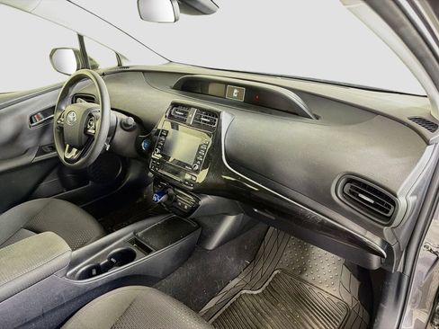 Used 2022 Toyota Prius LE FWD image 28