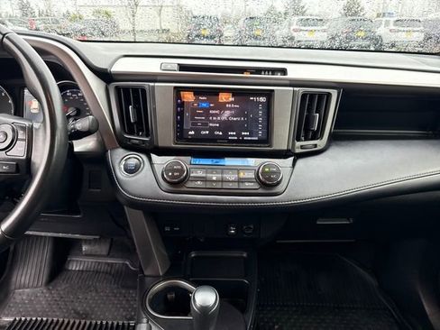 Used 2018 Toyota RAV4 XLE image 20