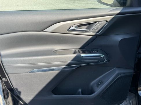 Used 2025 Chevrolet Traverse LT image 14