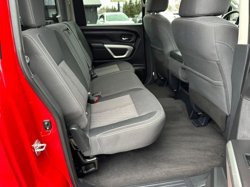 Used 2021 Nissan Titan SV image 19