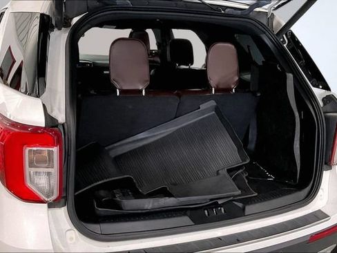 Used 2020 Ford Explorer Platinum w/ Premium Technology Package AWD/4WD image 32