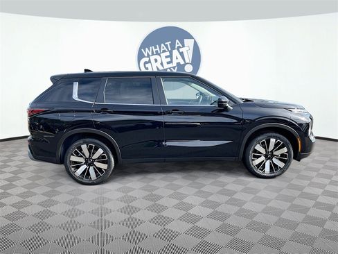 New 2026 Mitsubishi Outlander SE image 7