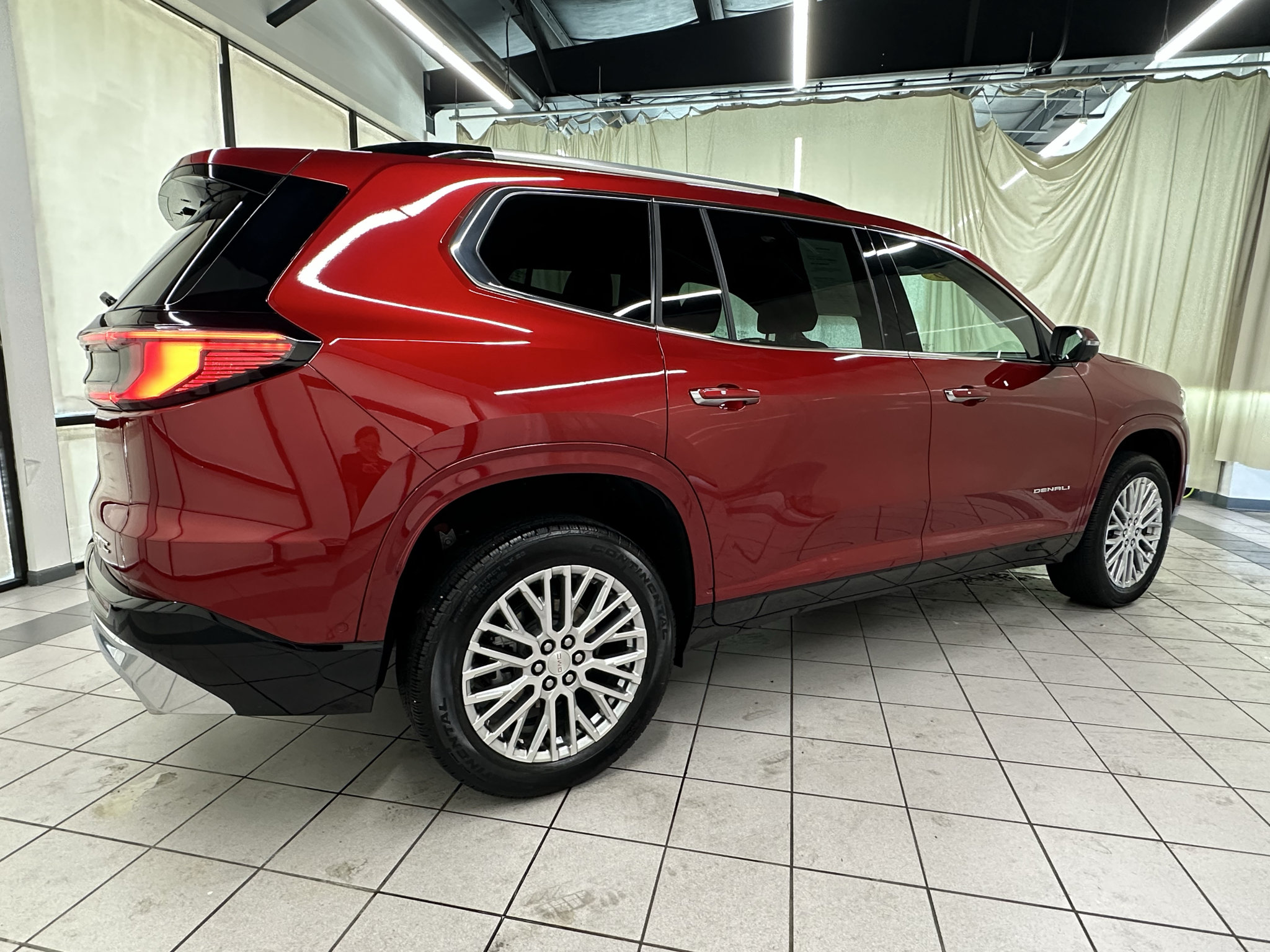 Used 2026 GMC Acadia Denali w/ Super Cruise Package AWD/4WD image 3