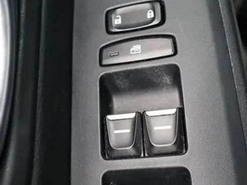 Used 2025 Honda Pilot EX-L image 18