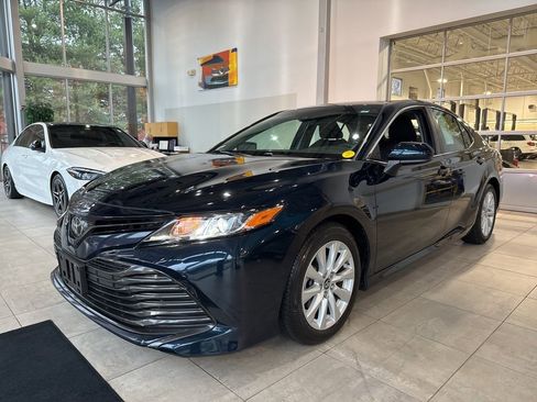 Used 2018 Toyota Camry L image 3