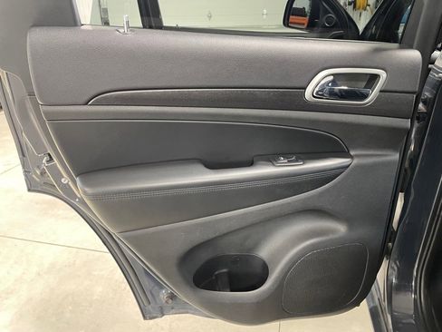 Used 2018 Jeep Grand Cherokee Altitude image 16
