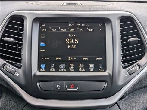 Used 2018 Jeep Cherokee Latitude Plus w/ Comfort/Convenience Group image 12