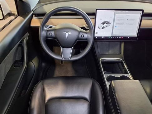 Used 2022 Tesla Model Y Long Range AWD/4WD image 17